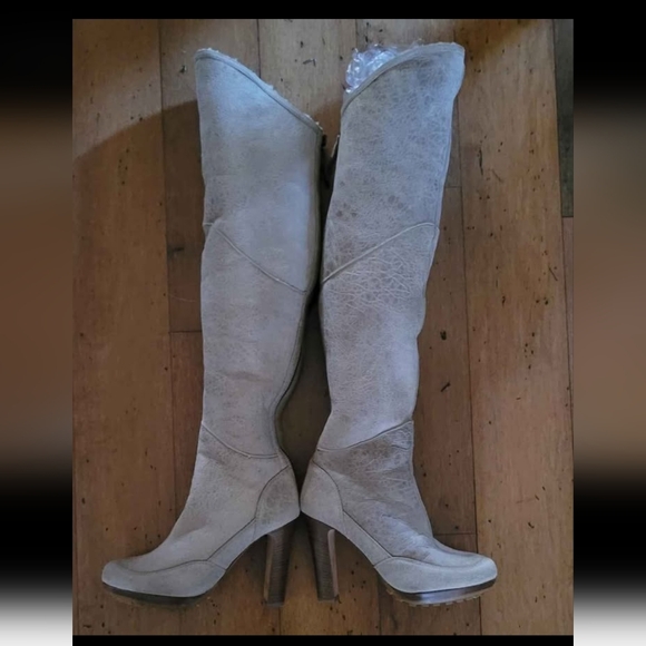 UGG Shearling Boots - Picture 2 of 5